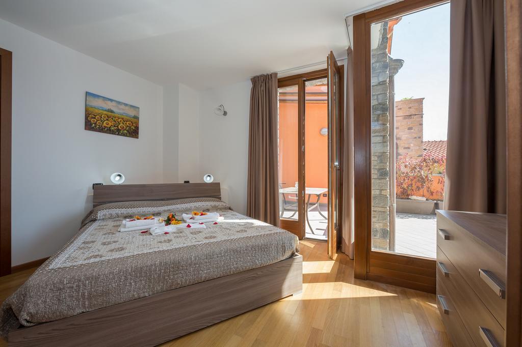 Residence Borgo La Sorgente Граведона Екстер'єр фото